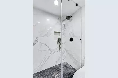 984 Granville, Los Angeles, CA 90049 - Photo 41