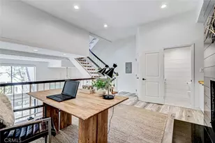 984 Granville, Los Angeles, CA 90049 - Photo 39