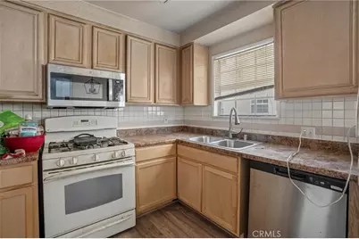 321 W Queen Street #20, Inglewood, CA 90301 - Photo 5