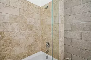 717 N Highland Ave, Los Angeles, CA 90038 - Photo 21