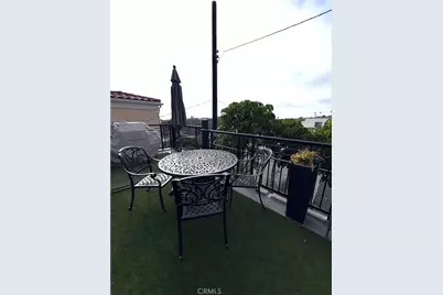703 11th Street, Hermosa Beach, CA 90254 - Photo 3