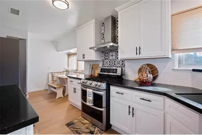 10725 S 8th Avenue, Inglewood, CA 90303 - Photo 13