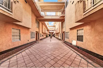 321 W. Queen St. Unit 8, Inglewood, CA 90301 - Photo 3