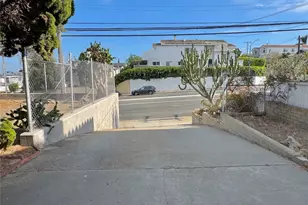 1633 Artesia, Manhattan Beach, CA 90266 - Photo 11