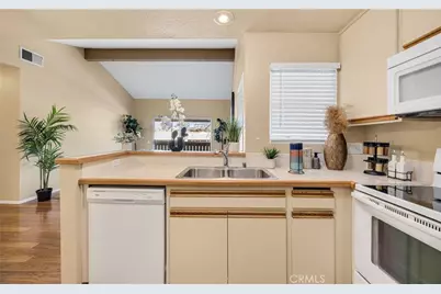 27618 Susan Beth Way Unit G, Saugus, CA 91350 - Photo 7