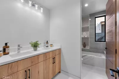 947 7th Street, Hermosa Beach, CA 90254 - Photo 43