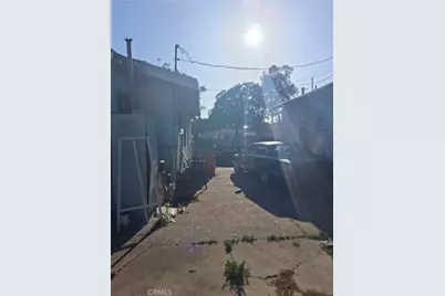 11720 S San Pedro, Los Angeles, CA 90061 - Photo 3