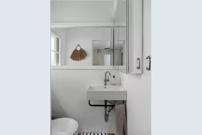 60 18th Street, Hermosa Beach, CA 90254 - Photo 25