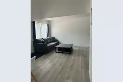 11300 Foothill Boulevard #19, Sylmar, CA 91342 - Photo 3