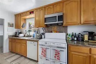 240 Hampton Dr, Venice, CA 90291 - Photo 29