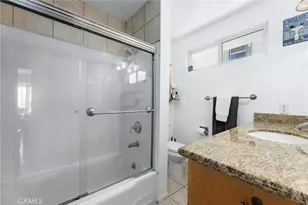240 Hampton Dr, Venice, CA 90291 - Photo 33