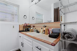 240 Hampton Dr, Venice, CA 90291 - Photo 21