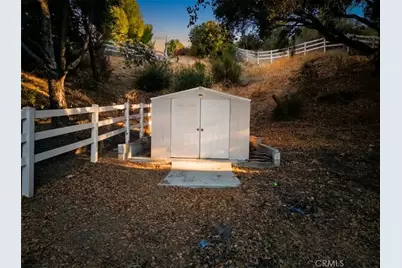 15604 Saddleback, Canyon Country, CA 91387 - Photo 43