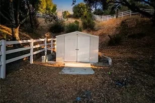 15604 Saddleback, Canyon Country, CA 91387 - Photo 43