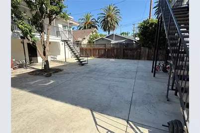 943 Chestnut Avenue, Long Beach, CA 90813 - Photo 11