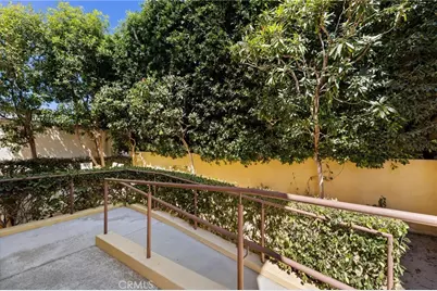 1551 Artesia Boulevard #4, Manhattan Beach, CA 90266 - Photo 37