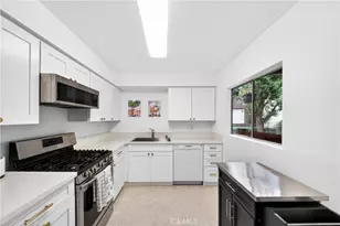 15020 Victory, Los Angeles, CA 91411 - Photo 5