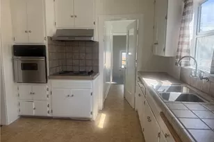 1056 W 8th St, San Pedro, CA 90731 - Photo 11