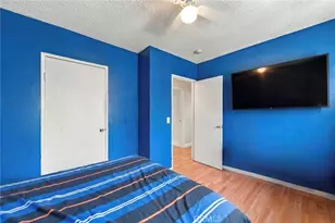 215 E 76th Pl, Los Angeles, CA 90003 - Photo 9