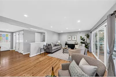 22817 Burbank Boulevard, Woodland Hills, CA 91367 - Photo 19