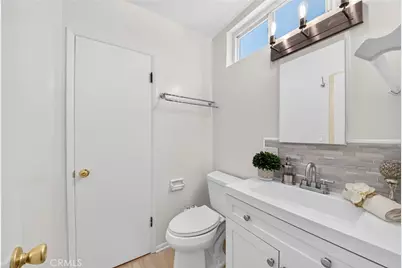 22817 Burbank Boulevard, Woodland Hills, CA 91367 - Photo 33