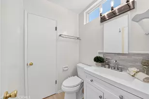 22817 Burbank Blvd, Woodland Hills, CA 91367 - Photo 33