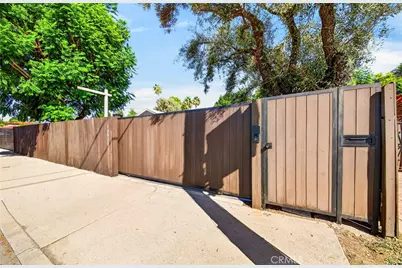 22817 Burbank Boulevard, Woodland Hills, CA 91367 - Photo 3