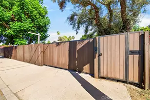 22817 Burbank Blvd, Woodland Hills, CA 91367 - Photo 3
