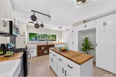 22817 Burbank Boulevard, Woodland Hills, CA 91367 - Photo 7