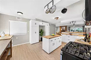 22817 Burbank Blvd, Woodland Hills, CA 91367 - Photo 11