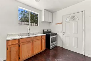 215 76th Pl, Los Angeles, CA 90003 - Photo 13