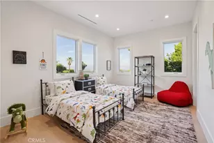 17354 Toquet Dr, Encino, CA 91316 - Photo 57