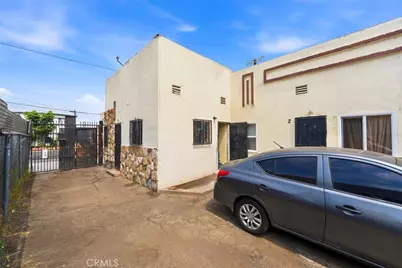 8706 Avalon, Los Angeles, CA 90003 - Photo 11