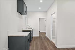 259 W 42nd St, Los Angeles, CA 90037 - Photo 27