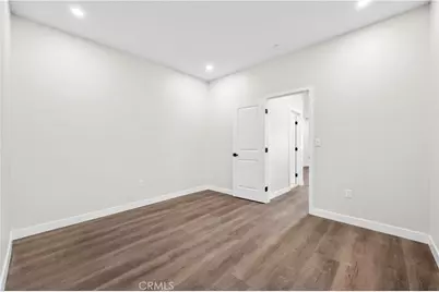 259 W 42nd Street, Los Angeles, CA 90037 - Photo 31