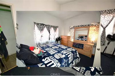 715 W 56th Street, Los Angeles, CA 90037 - Photo 13