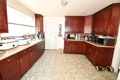 715 W 56th Street, Los Angeles, CA 90037 - Photo 5