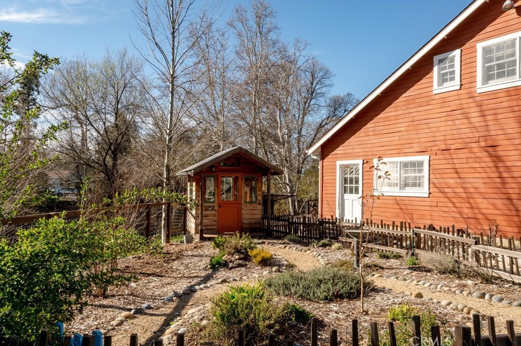 16850 Walnut Ave, Atascadero CA  93422-6622 exterior