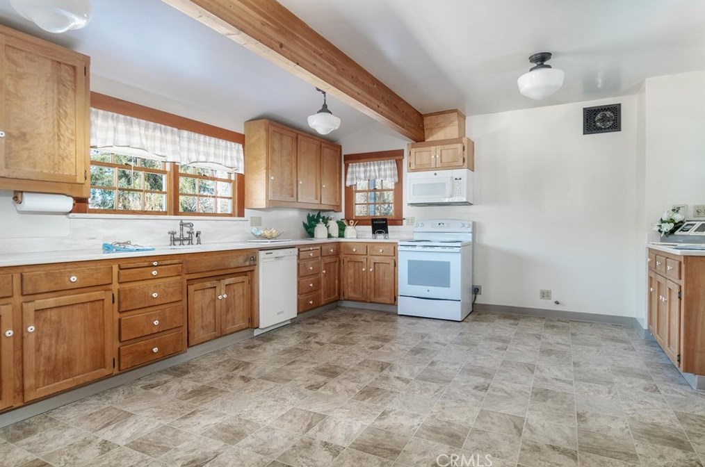 16850 Walnut Ave, Atascadero CA  93422-6622 exterior