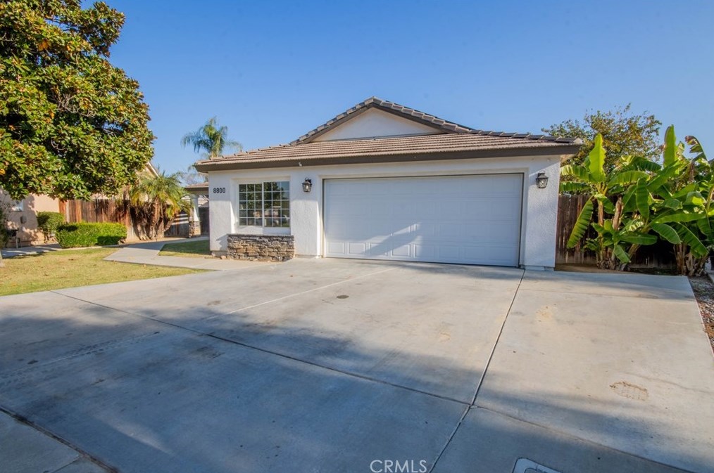 8800 Cumberland Ct, Bakersfield, CA 93312