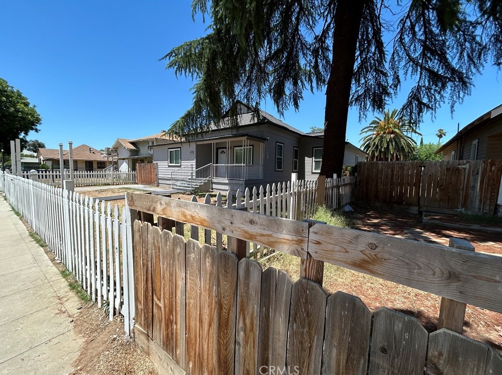 2045 Harvey Ave, Fresno CA  93701-1109 exterior