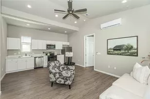 6008 E Sussex Way, Fresno, CA 93727 - Photo 43