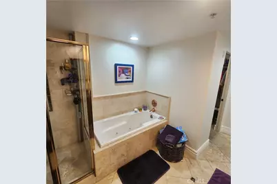 10862 Bloomfield Street #303, Toluca Lake, CA 91602 - Photo 17