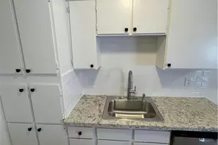 1550 Ashlan, Fresno, CA 93705 - Photo 7