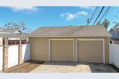 2038 H, Merced, CA 95340 - Photo 33