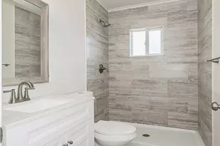 2053 Mayfair Dr, Fresno, CA 93703 - Photo 17