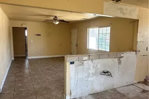 912 Meadows, Bakersfield, CA 93306 - Photo 7
