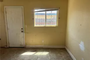 912 Meadows, Bakersfield, CA 93306 - Photo 5
