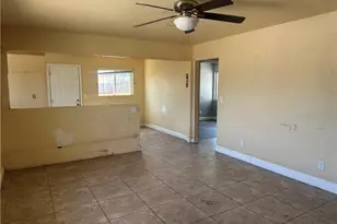 912 Meadows, Bakersfield, CA 93306 - Photo 3
