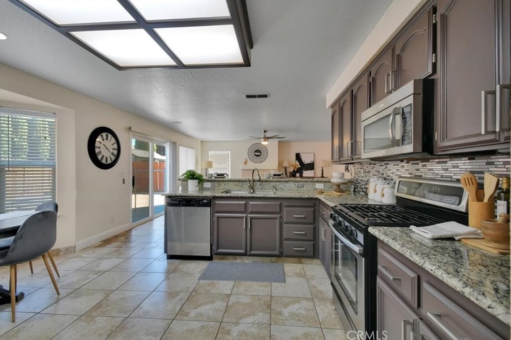 1961 Deerfield Dr, Yuba City CA 95993-9276 exterior